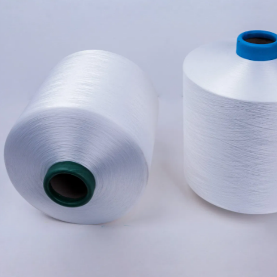 Hilo calefactor absorbente de luz