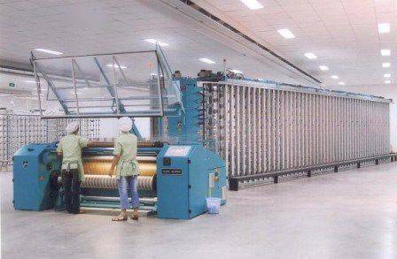 Máquinas y equipos comunes en las fábricas de tejidos.